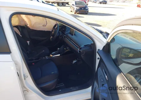 2018 Toyota Yaris Ia z USA, uszkodzony, nr VIN 3MYDLBYV5JY333405